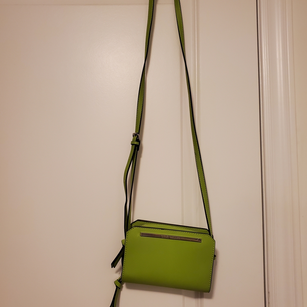 Steve Madden Green Crossbody Bag with Adjustable Strap and Minimalist Design